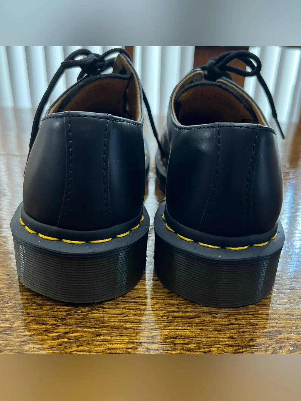 LIKE NEW Dr Martens Casual Oxford Shoes